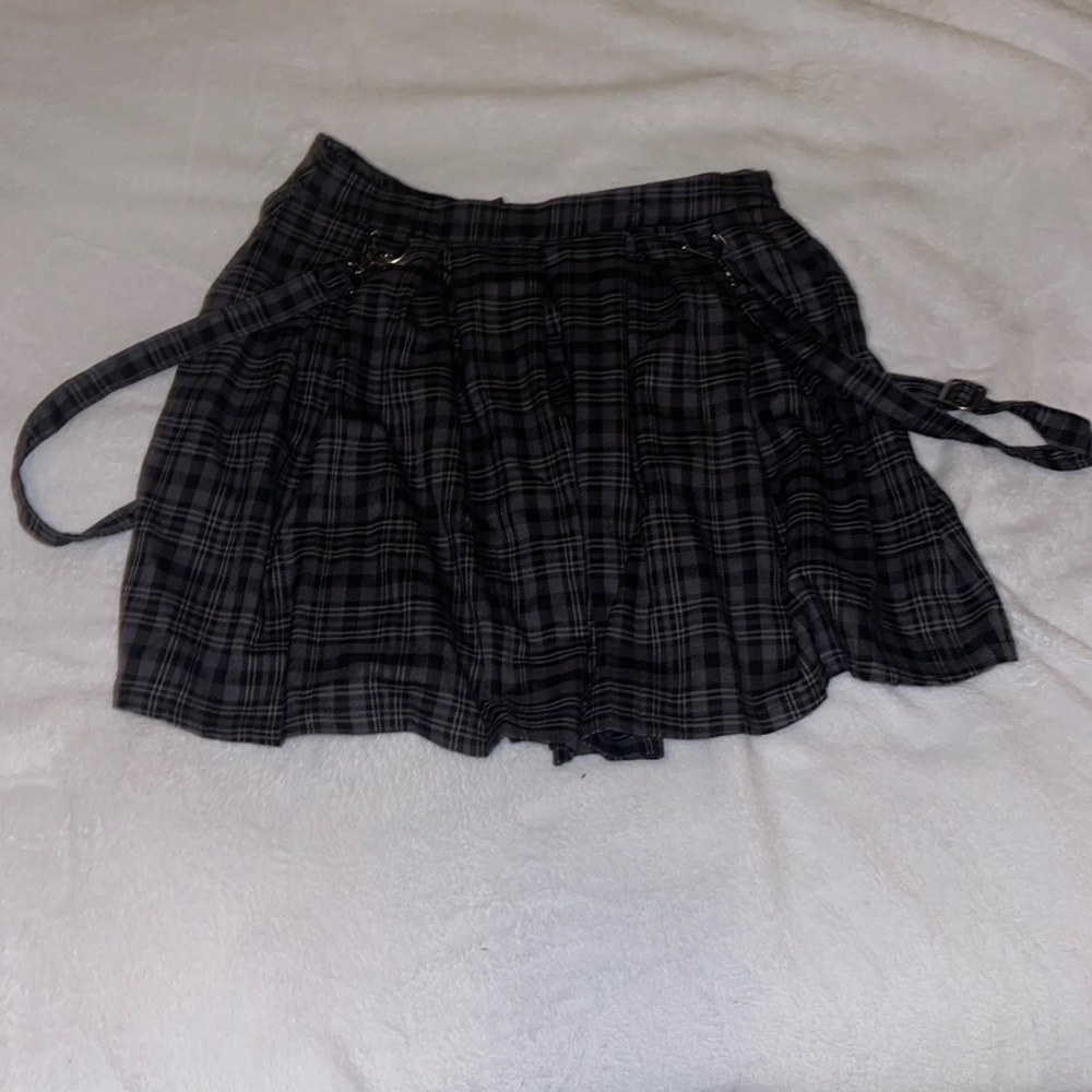 “HOT TOPIC” skirt